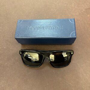 Louis Vuitton Sunglasses with Glasses Box